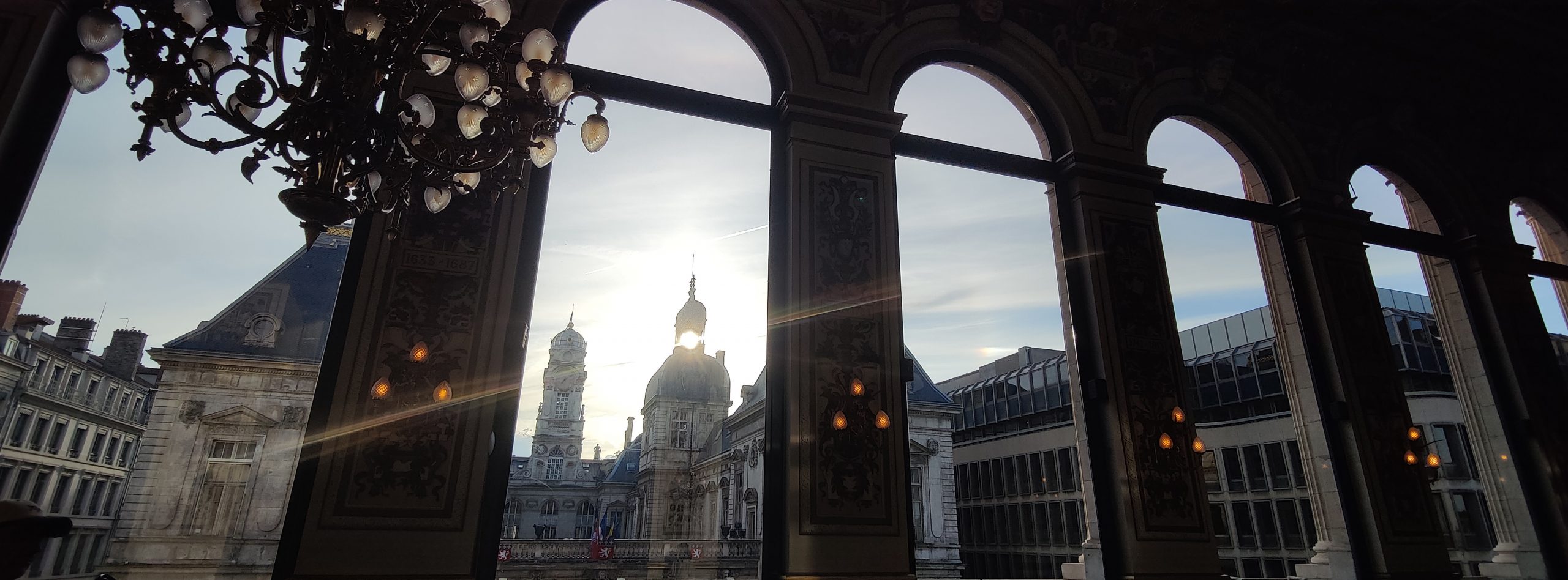 Vue de l'Hôtel de Ville depuis l'Opéra de Lyon © nicolasnova.com
